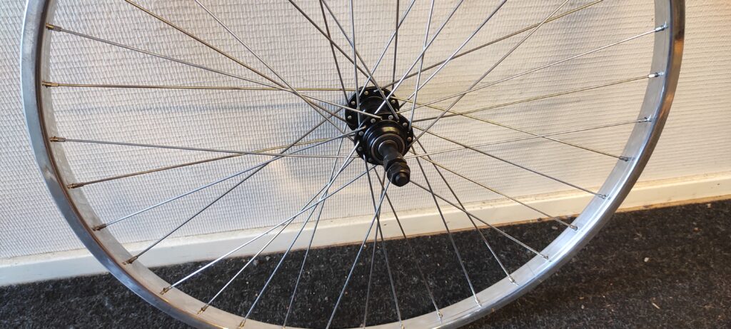 26"/559 7s Kierrepakalle Mutterikiinnitys