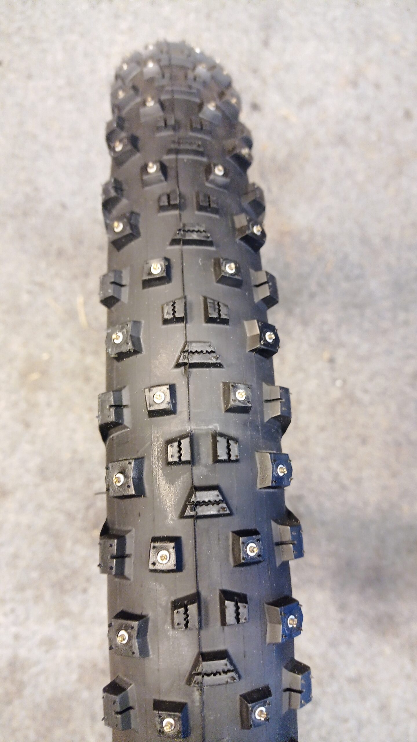 Terrene-Cake Eater Tough 27.5 x 2.8" Crown Studded - Image 4